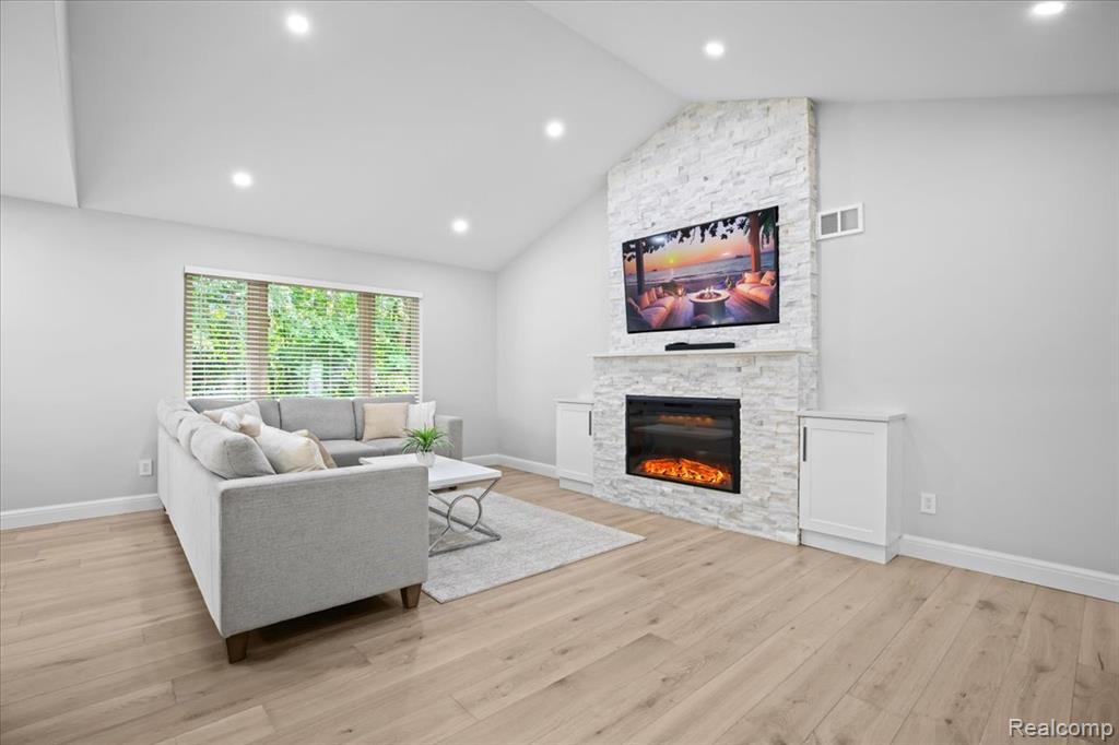 45964 Woodview Drive, Shelby Twp, MI 48315 — Photo 8