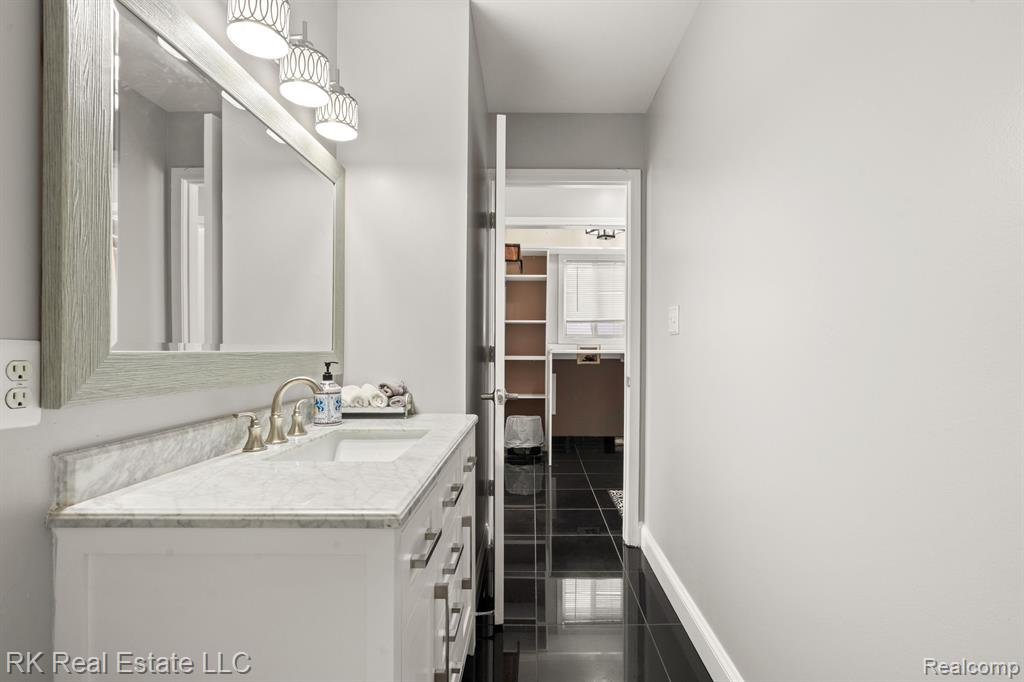 8948 RHODE Drive, Shelby Twp, MI 48317 — Photo 24