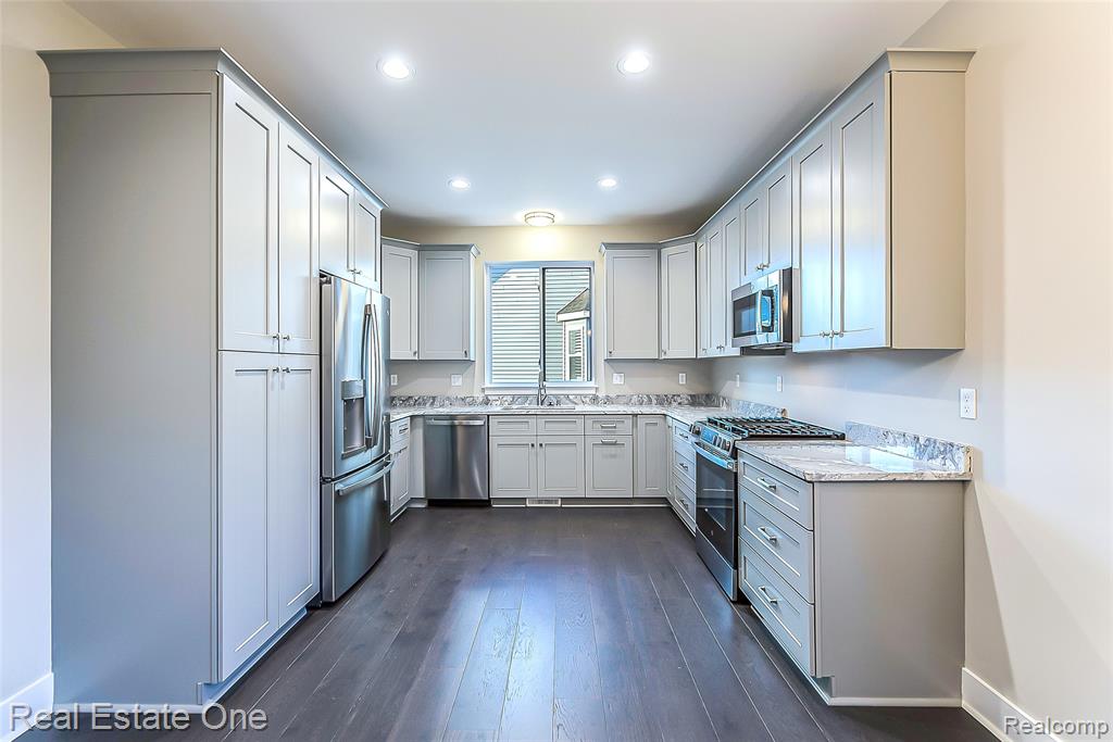 529 Indian Oaks Drive, Howell, MI 48843 — Photo 10