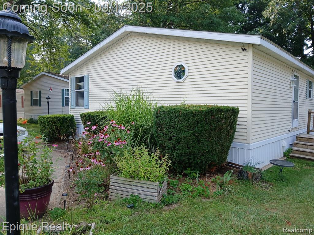 75 Carmell, Belleville, MI 48111 — Photo 2