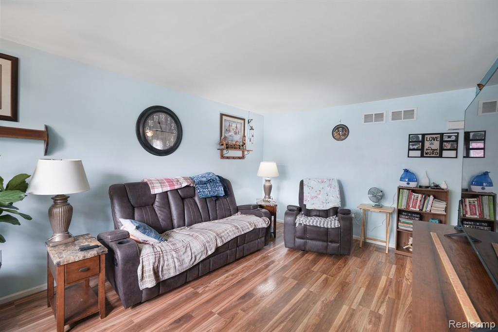 5983 MCGUIRE Street, Taylor, MI 48180 — Photo 5