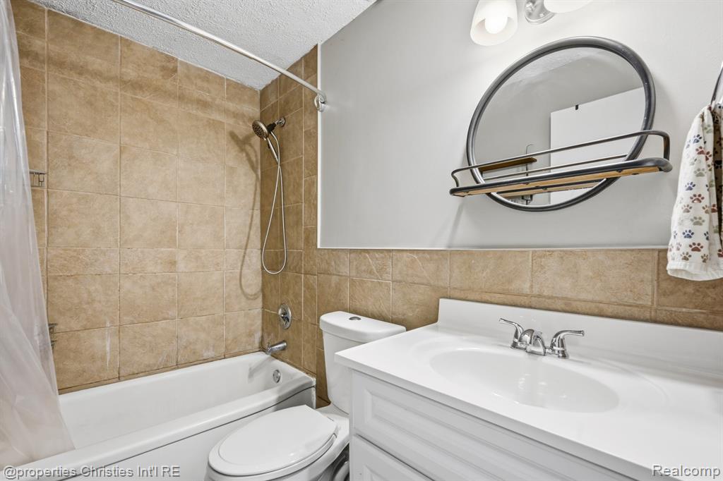 9034 Elmhurst Avenue, Plymouth, MI 48170 — Photo 11