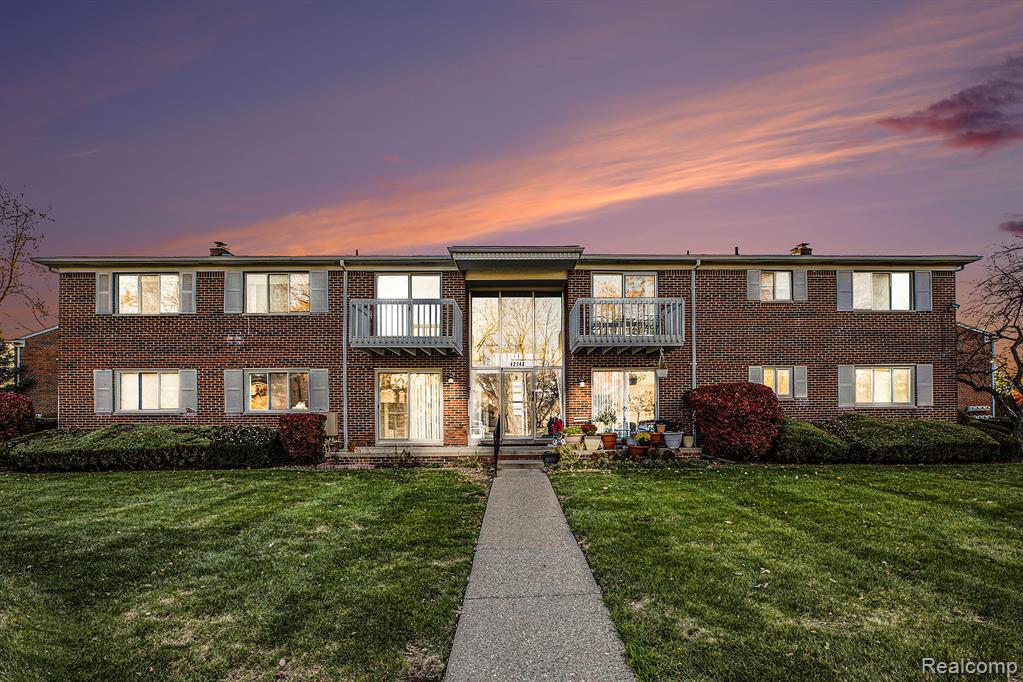 42743 Sheldon Place, 119, Clinton Twp, MI 48038 — Photo 2
