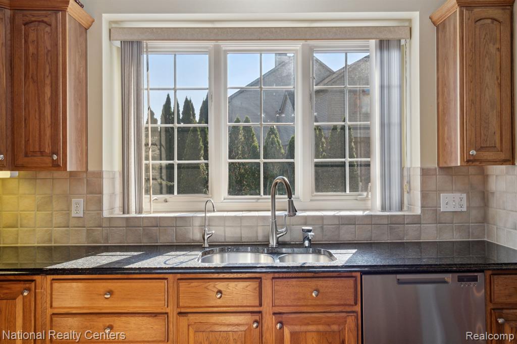 50983 WESTON Drive, Plymouth, MI 48170 — Photo 56