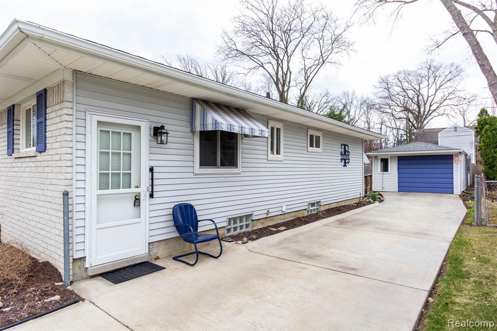 911 MAYFIELD Drive, Royal Oak, MI 48067 — Photo 5
