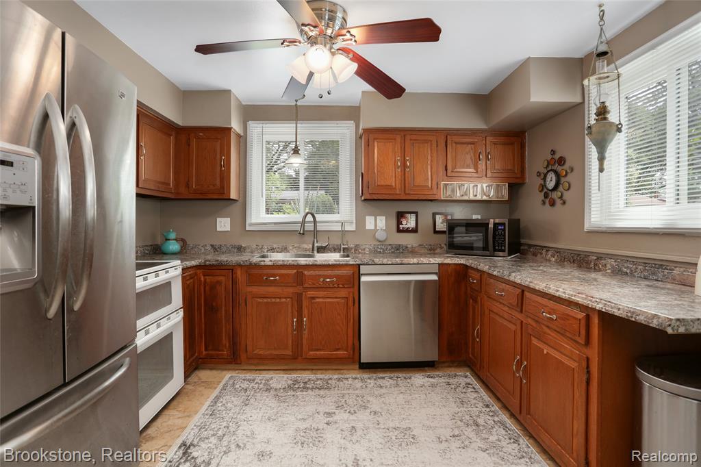 9915 Pere Avenue, Livonia, MI 48150 — Photo 12
