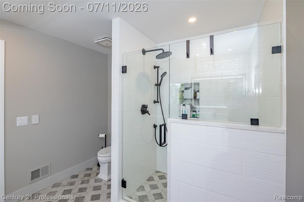 689 Woodfield Way, Rochester Hills, MI 48307 — Photo 12
