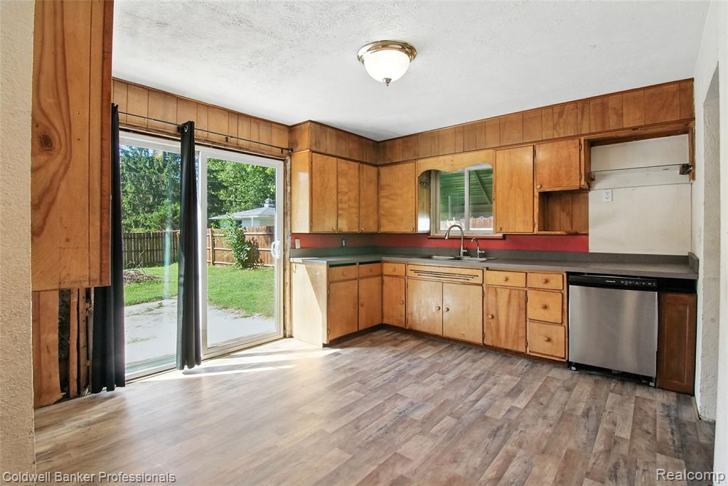 5567 Eldridge Drive, Waterford, MI 48327 — Photo 8