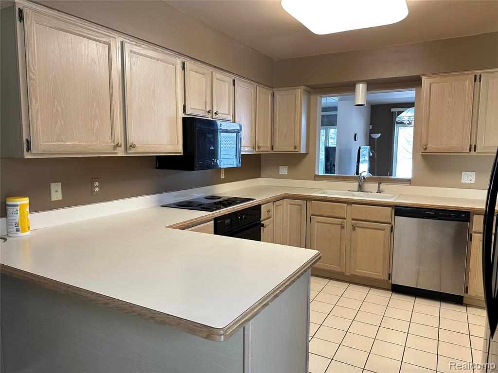 2753 MAITLAND Drive, Ann Arbor, MI 48105 — Photo 5