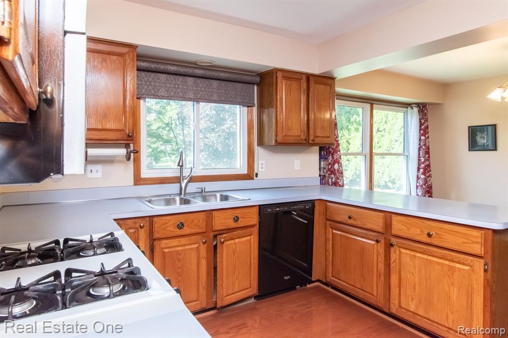 5201 CROWFOOT Drive, Troy, MI 48085 — Photo 21