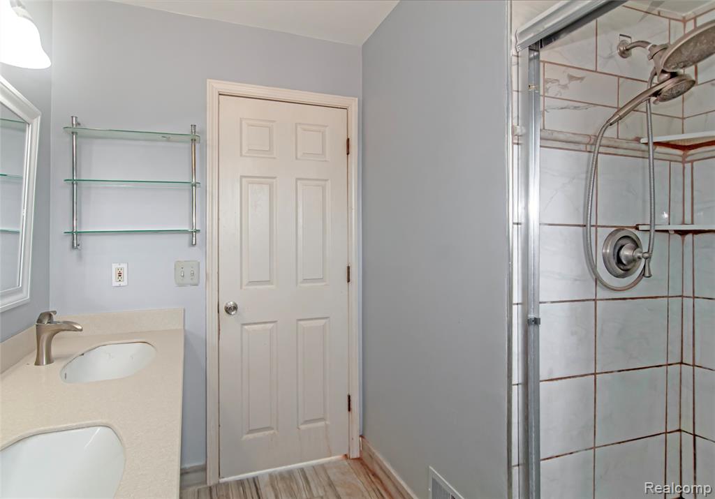 46158 Duke Drive, New Baltimore, MI — Photo 20