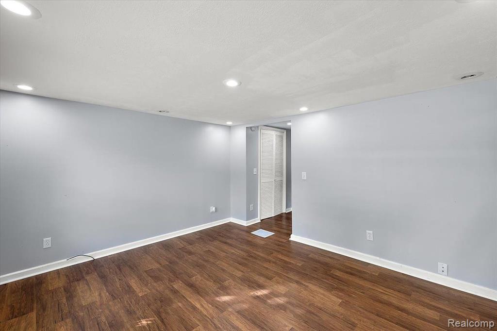 410 S ADAMS Street, Mount Pleasant, MI 48858 — Photo 17