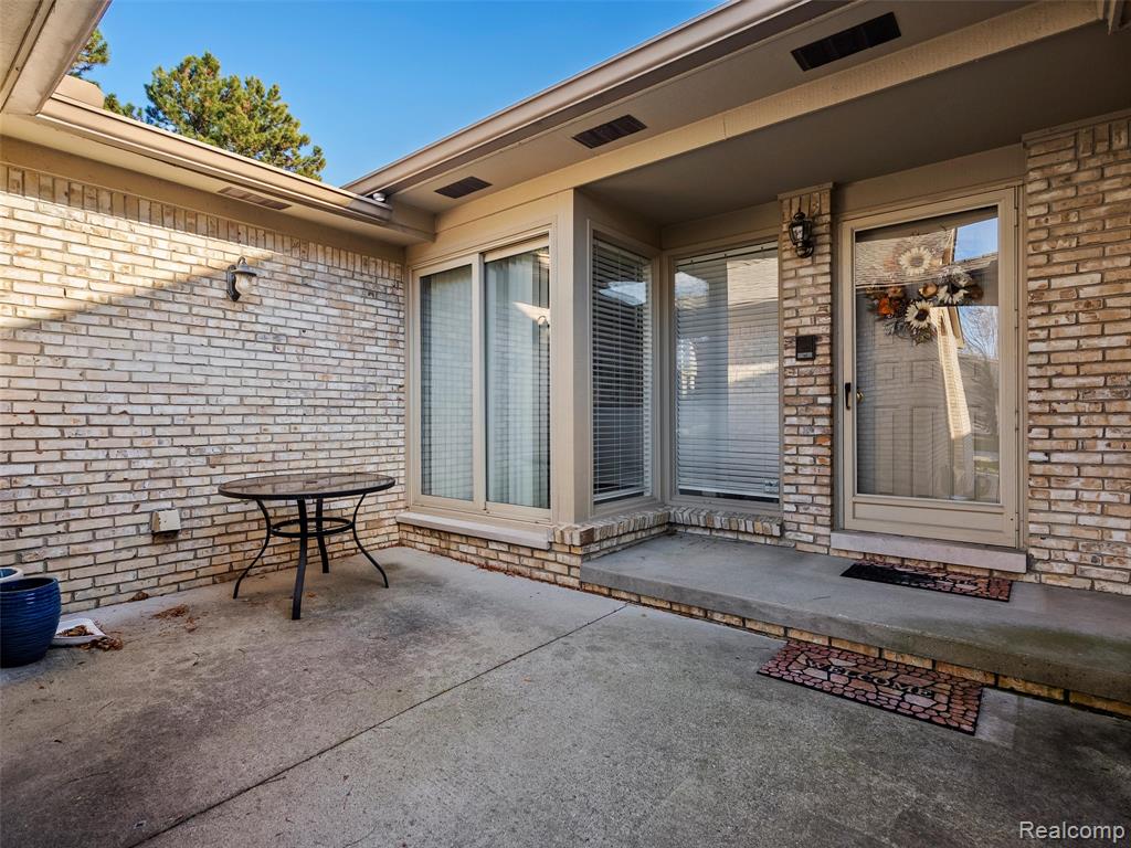 43043 W Kirkwood Drive, Clinton Twp, MI 48038 — Photo 3
