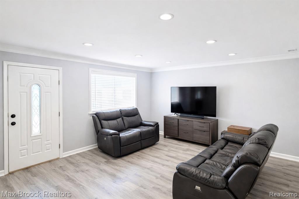 6510 Saline Drive, Waterford, MI 48329 — Photo 4