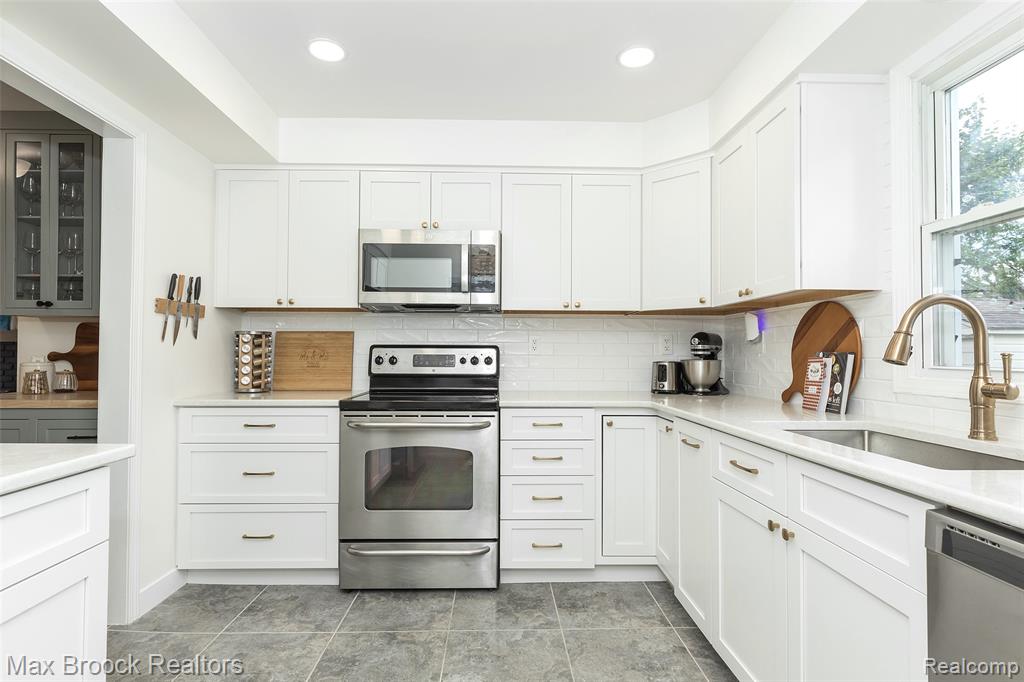 430 N Altadena Avenue, Royal Oak, MI 48067 — Photo 14