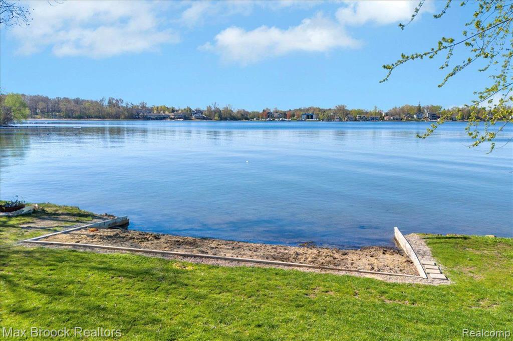 4332 LANETTE Drive, Waterford, MI 48328 — Photo 30