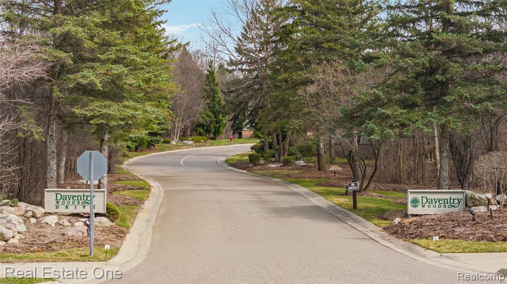 7026 Daventry Woods Drive, West Bloomfield, MI — Photo 57