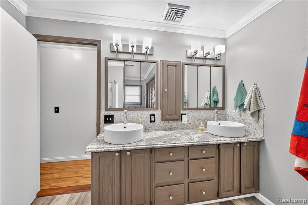 6865 ABBOTTSFORD Road, MI 48049 — Photo 15