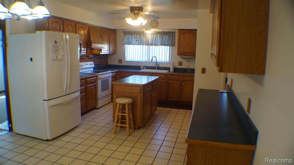 4609 CALVERT Court, Troy, MI 48085 — Photo 5