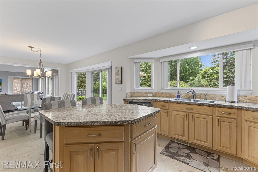 43316 Brooks Drive, Clinton Twp, MI 48038 — Photo 14