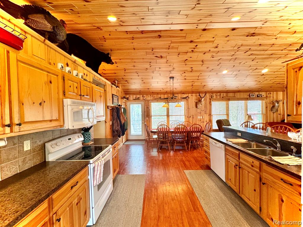 10931 ROBERTS RD N, Frederic, MI 49733 — Photo 6