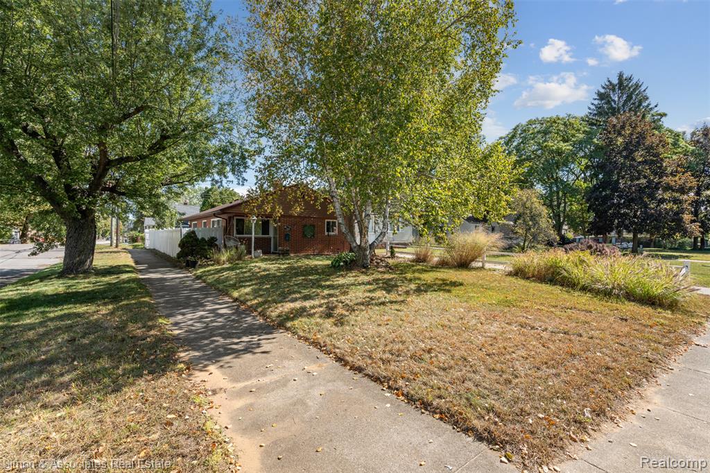 7568 Hazelton Street, Dearborn Heights, MI 48127 — Photo 2