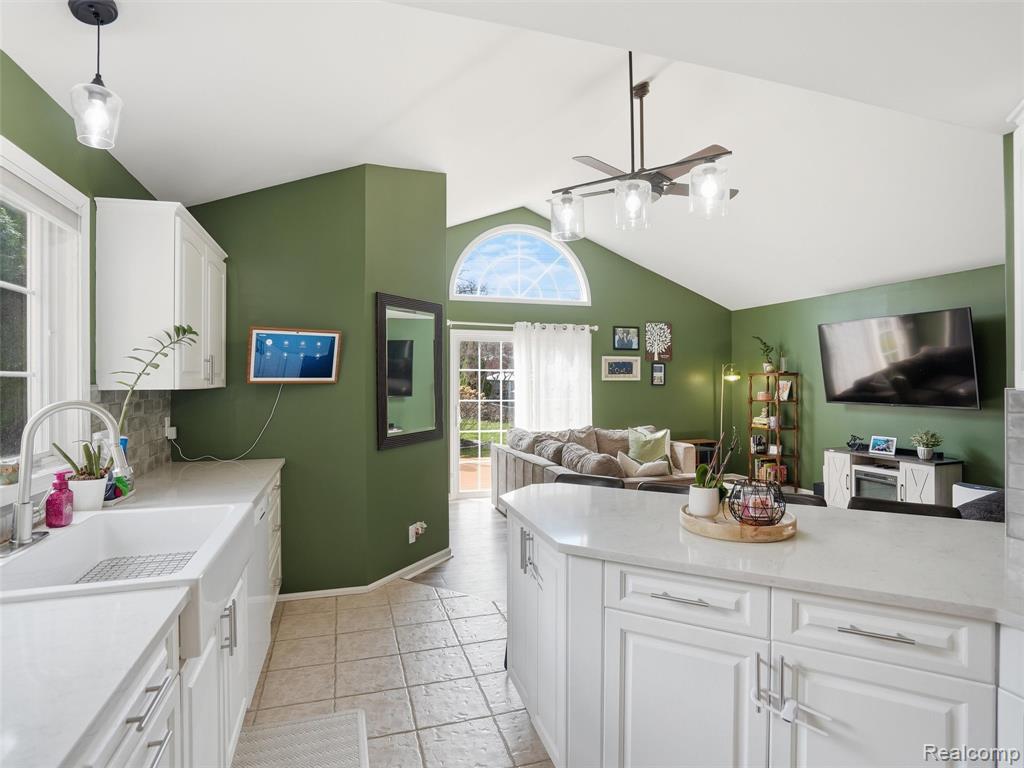 2073 Lochmoor Boulevard, Grosse Pointe Woods, MI 48236 — Photo 18