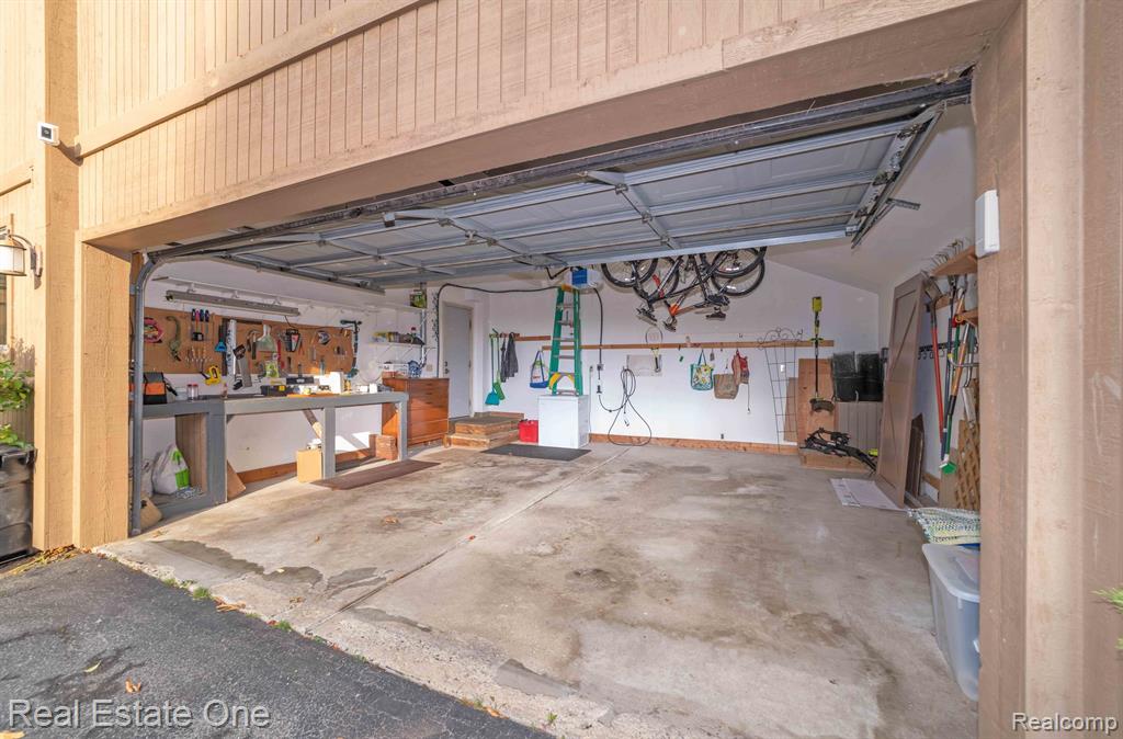 8260 ENGLEWOOD Drive, Clarkston, MI — Photo 57
