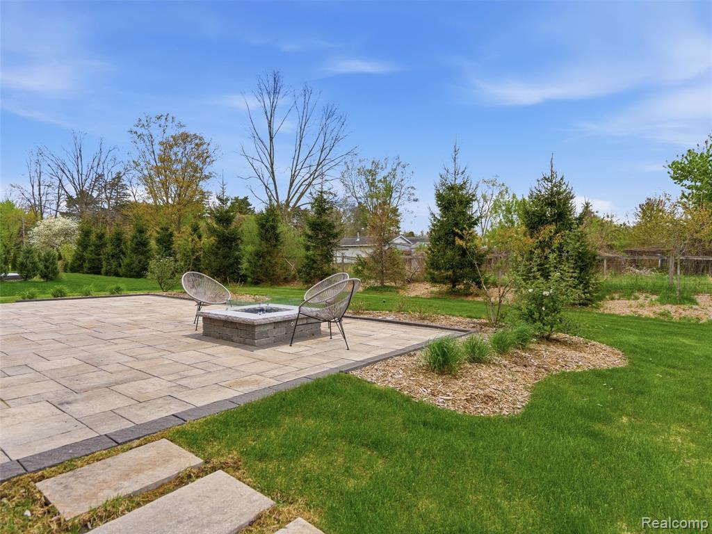 1551 Garrett Drive, Troy, MI 48085 — Photo 35