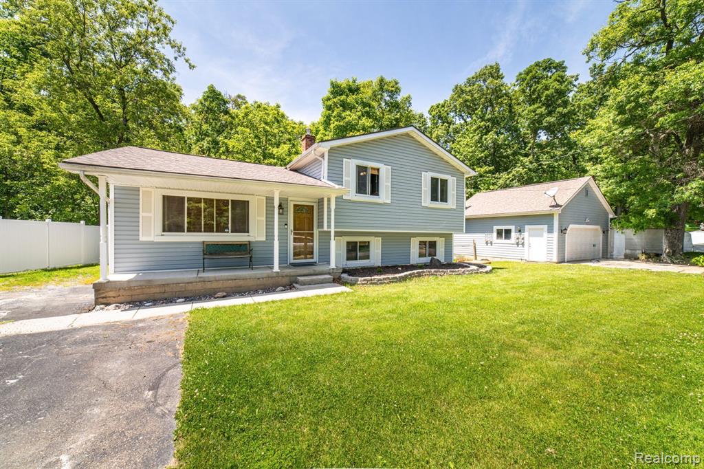 9089 SHERWOOD Drive, Davisburg, MI 48350 — Photo 2