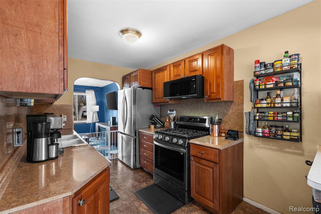 592 E Dallas Avenue, Madison Heights, MI 48071 — Photo 6