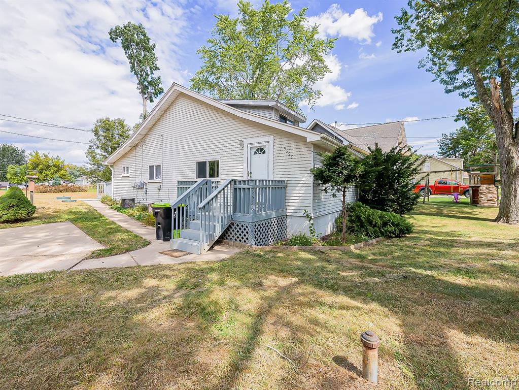 9526 Cedar Island Road, White Lake, MI — Photo 21