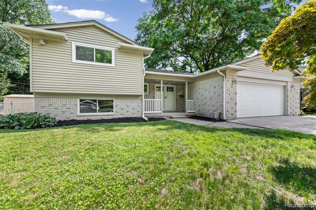 33165 Maplenut Street, Farmington, MI 48336