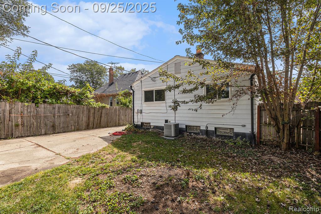 751 E Maxlow Avenue, Hazel Park, MI 48030 — Photo 18