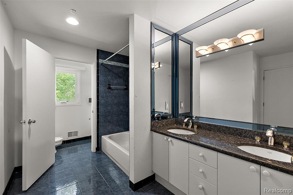 6358 Golden Lane, West Bloomfield, MI — Photo 36