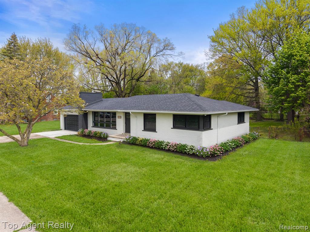 19771 Old Homestead Drive, Harper Woods, MI 48225 — Photo 39