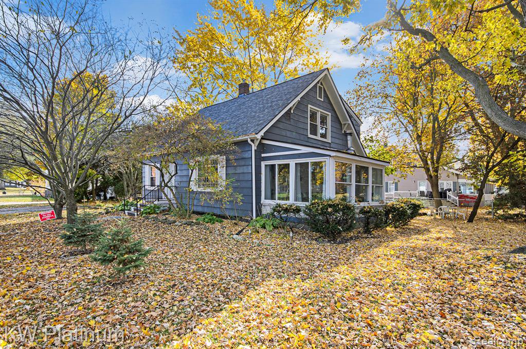 715 Thornapple Street, St. Clair, MI 48079 — Photo 2