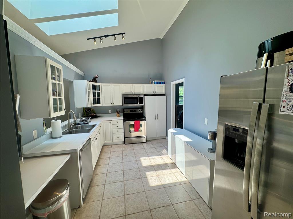 513 River Ridge Drive, Waterford, MI 48327 — Photo 16