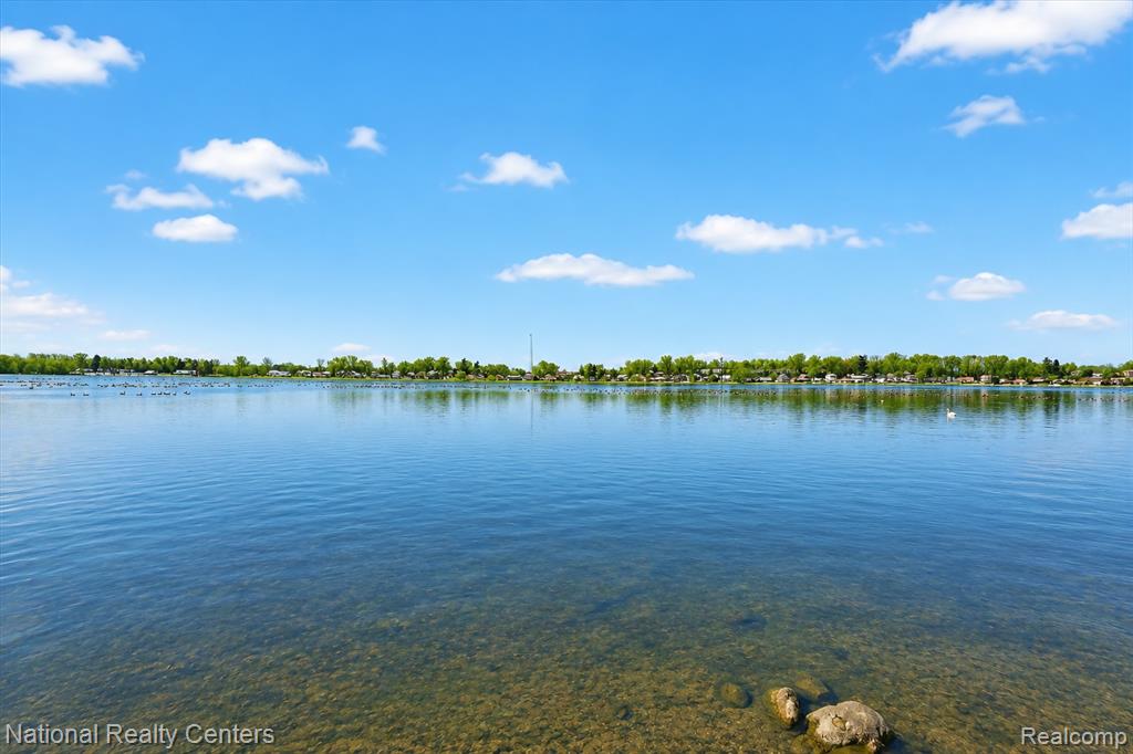 560 Black Oaks Trail, Howell, MI 48843 — Photo 46