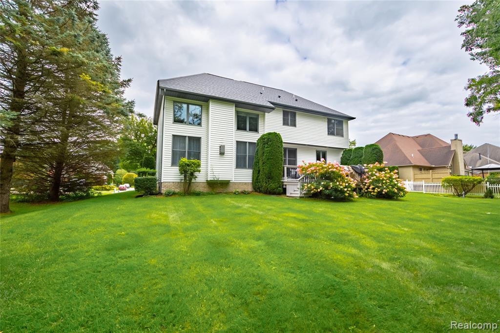 5429 Shorewood Drive, Fort Gratiot, MI 48059 — Photo 5