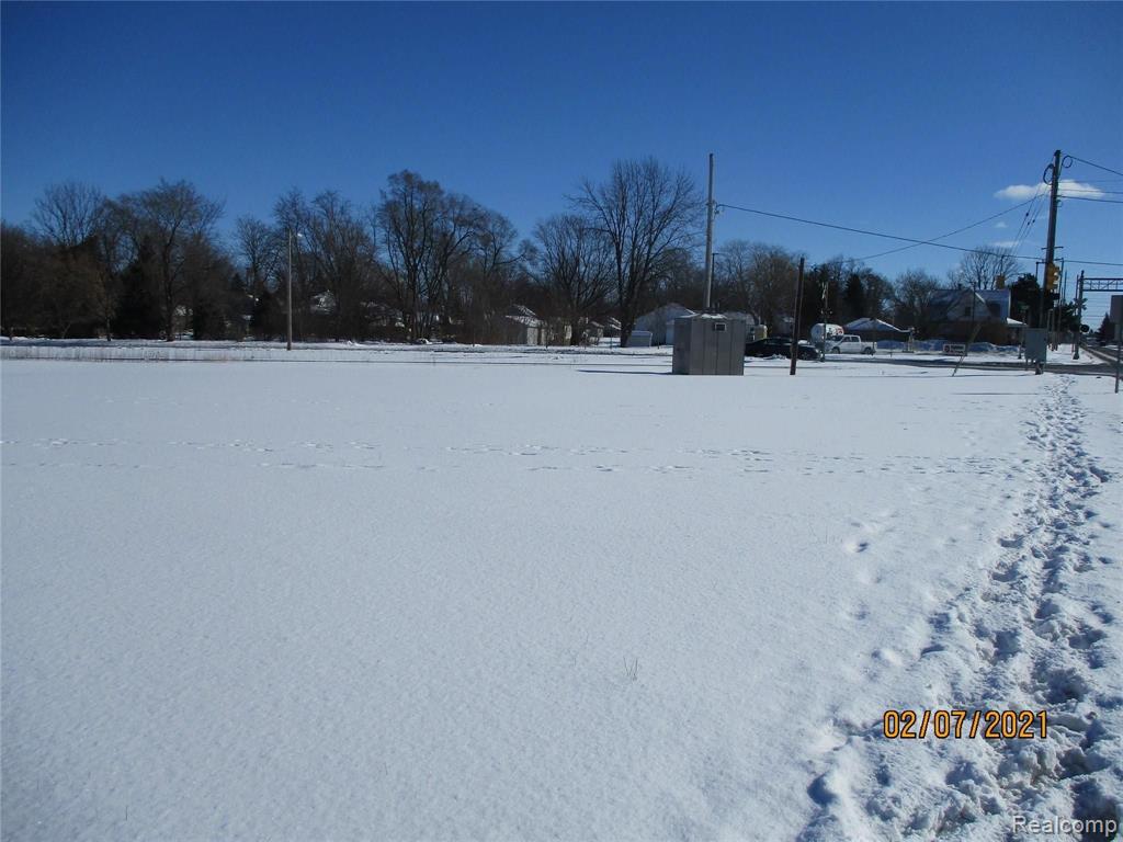 915 CORUNNA Avenue, Owosso, MI 48867 — front exterior