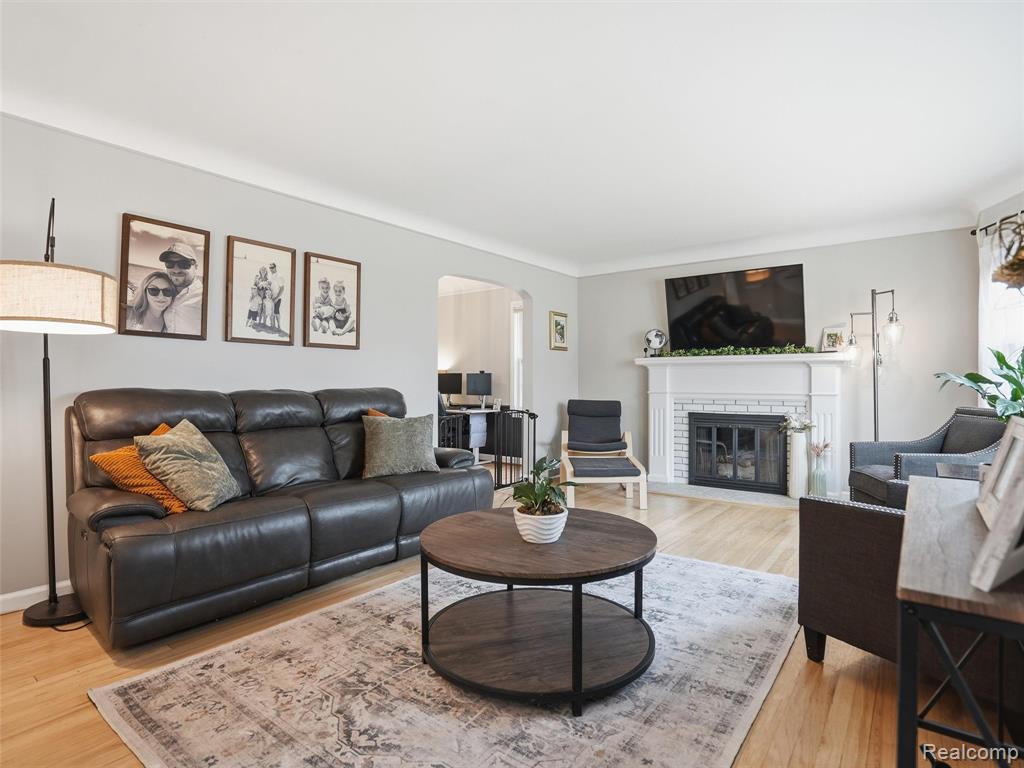 2073 Lochmoor Boulevard, Grosse Pointe Woods, MI 48236 — Photo 5