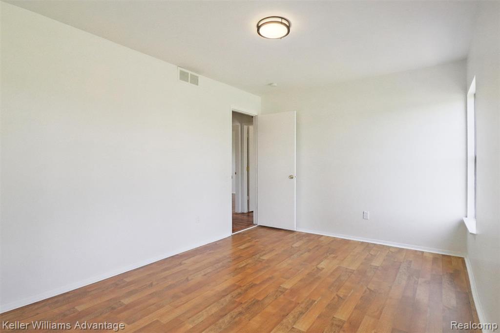 5262 Kingsfield Drive, West Bloomfield, MI — Photo 15