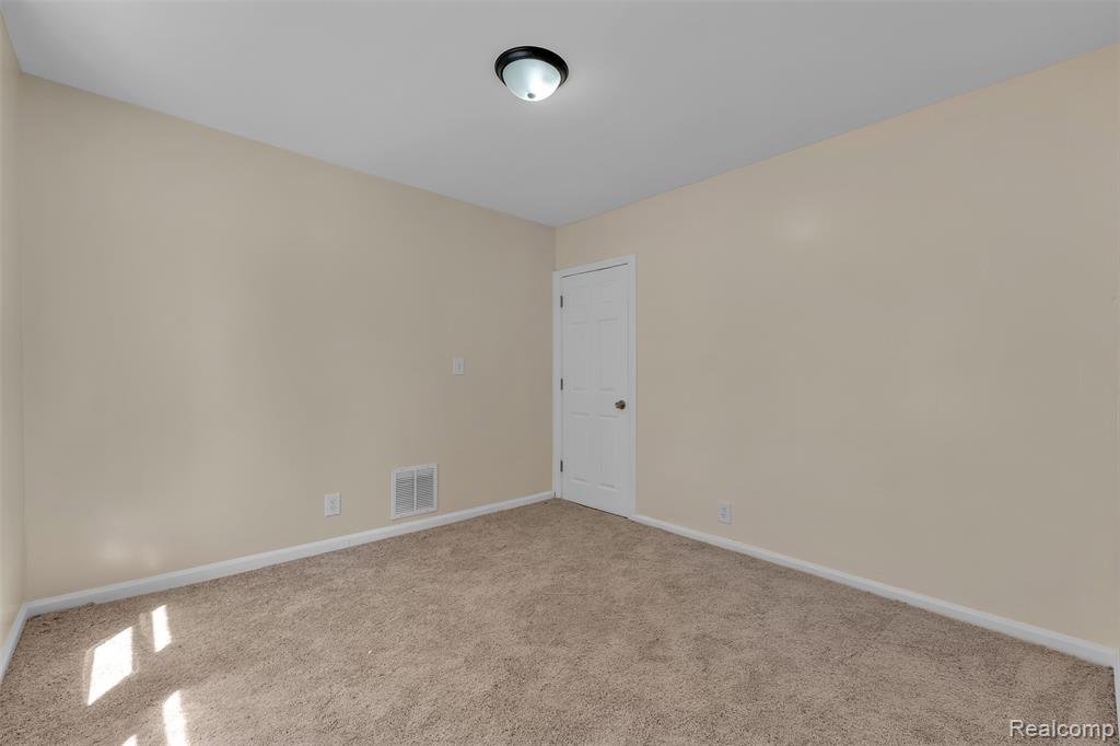 14521 SUSSEX Street, Detroit, MI 48227 — Photo 18
