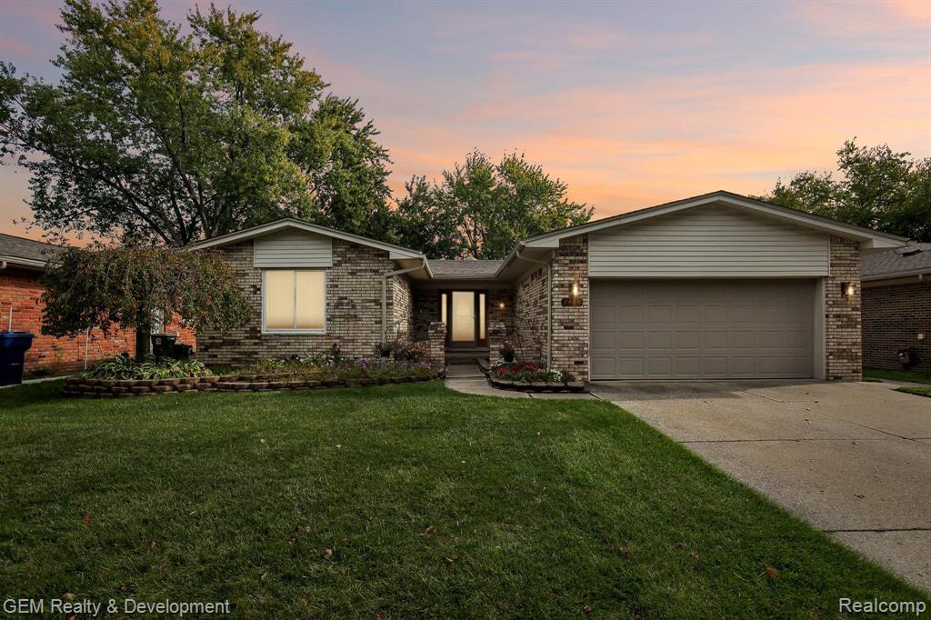 7480 CORBETT Drive, Canton, MI 48187 — Photo 32