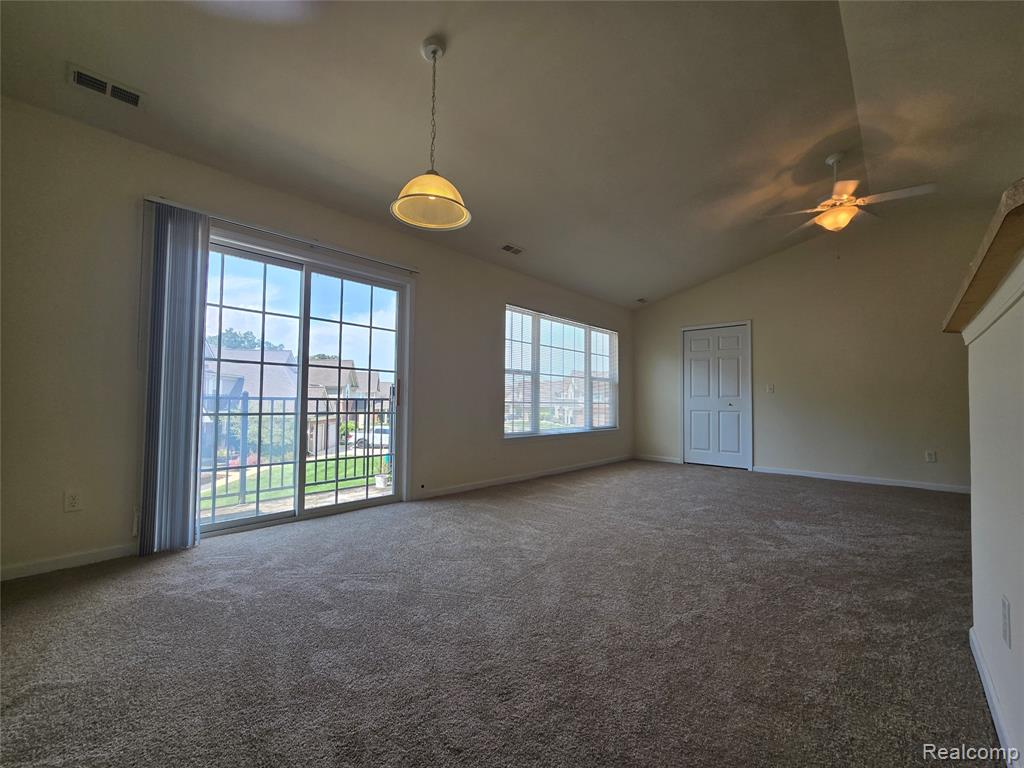 27640 HIDDEN OAKS Drive, Trenton, MI 48183 — Photo 2