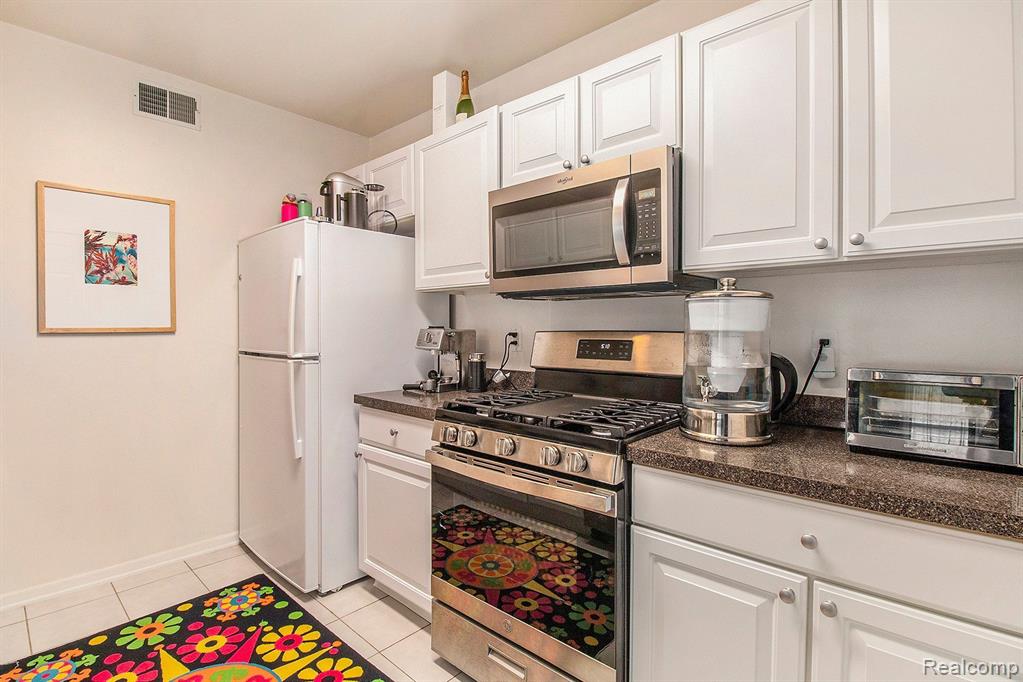 2808 S Knightsbridge Circle, Ann Arbor, MI 48105 — Photo 18
