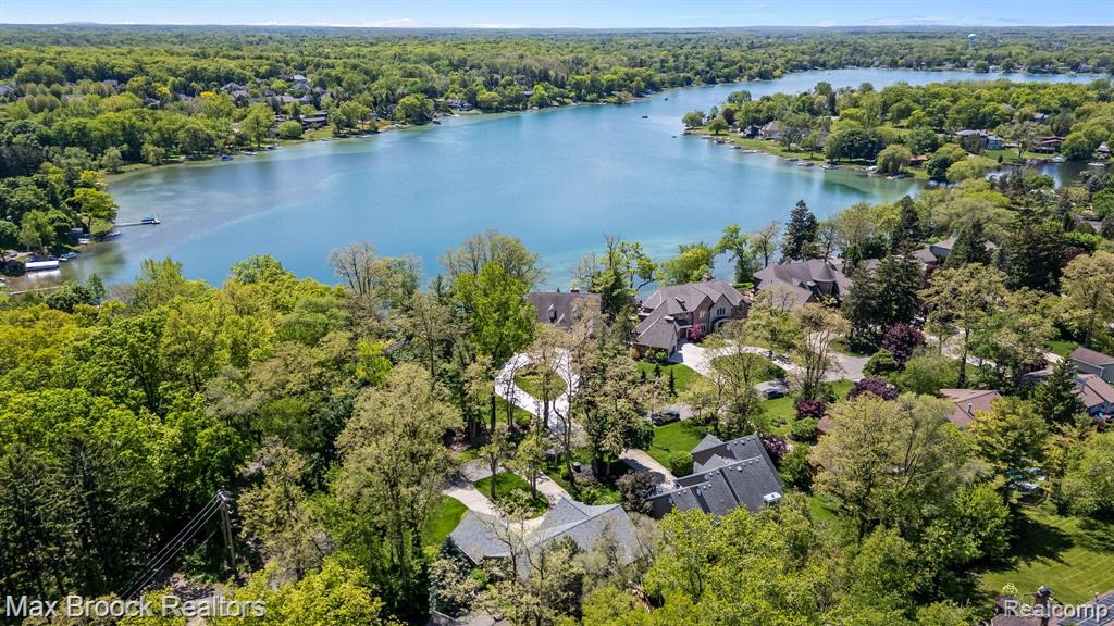 6082 N Shore Drive, West Bloomfield, MI 48324 — Photo 38
