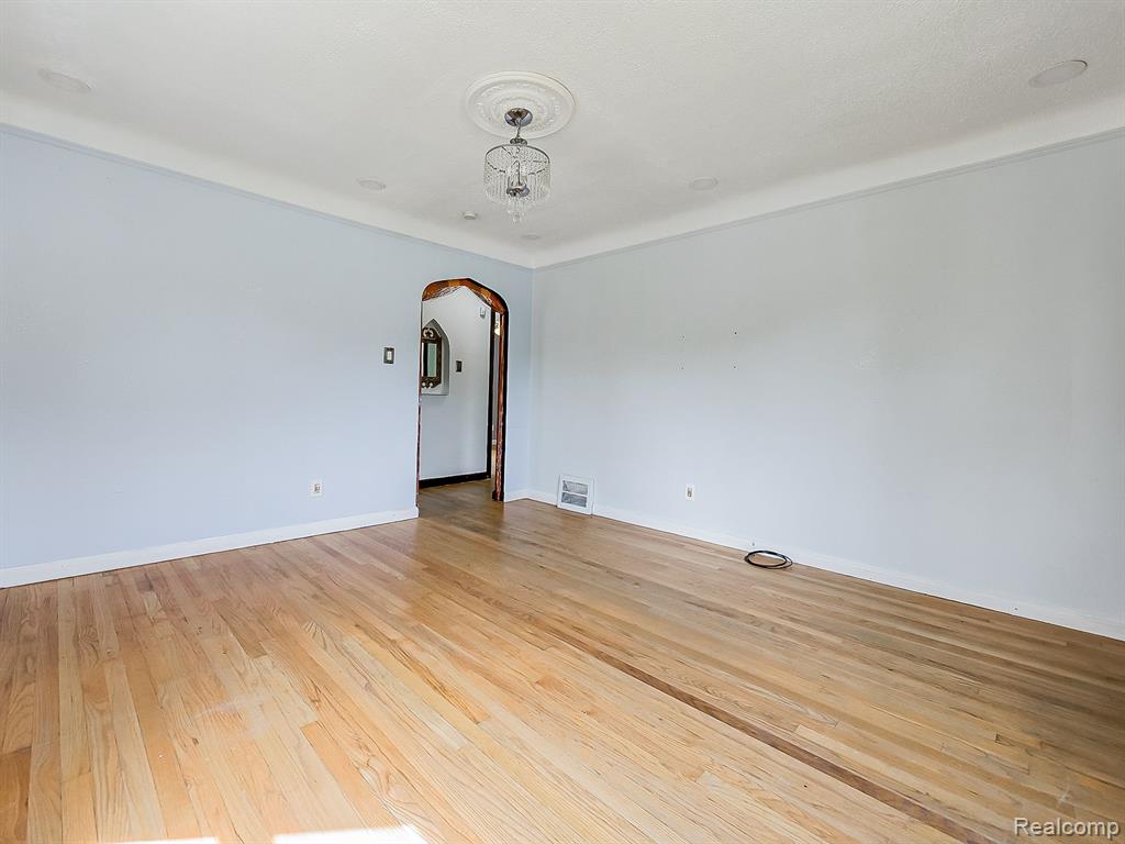 6701 HEYDEN Street, Dearborn Heights, MI 48127 — Photo 4