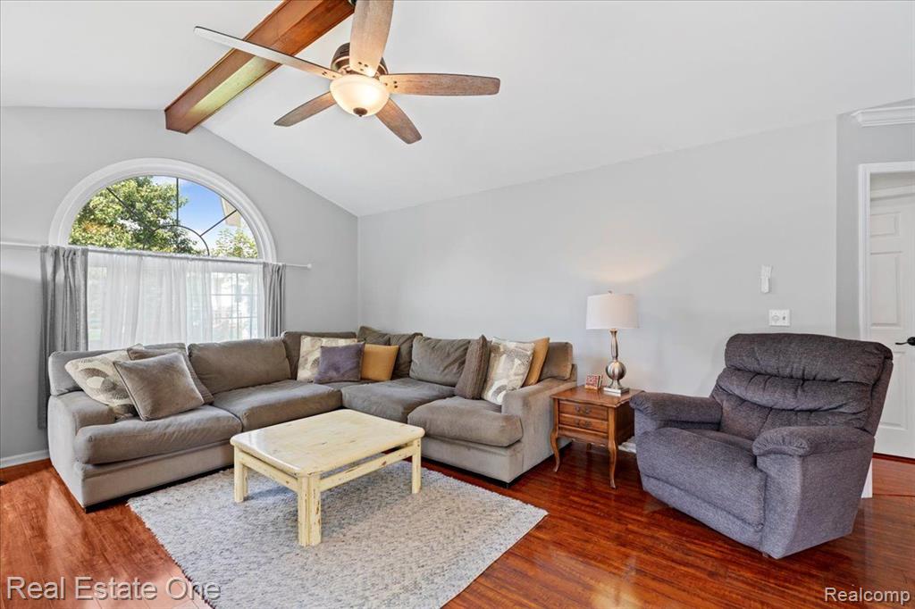 805 WOODLEIGH Way, Oxford, MI 48371 — Photo 28